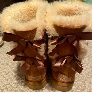 Women’s UGGs Size 6 - Bailey Bow II